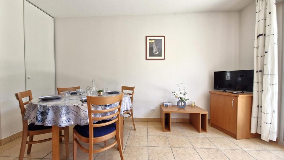 TV and multimedia, Dining area