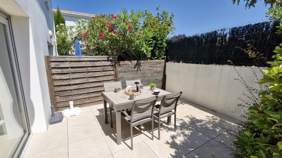 Patio, Day, View (from property/room), Dining area