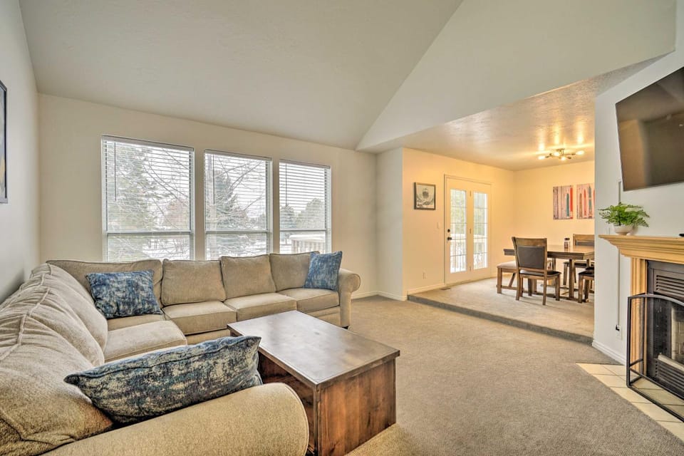 Spacious Cottonwood Heights Home: Ski Nearby! House in Cottonwood Heights