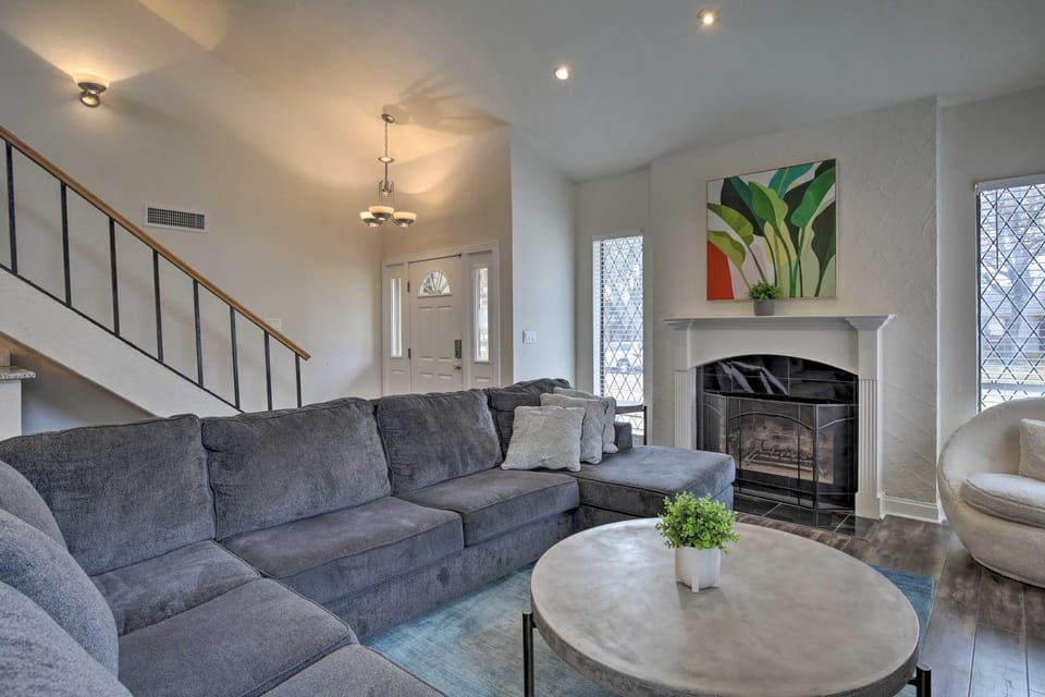 Game Room and Private Pool Richardson Retreat House in Richardson