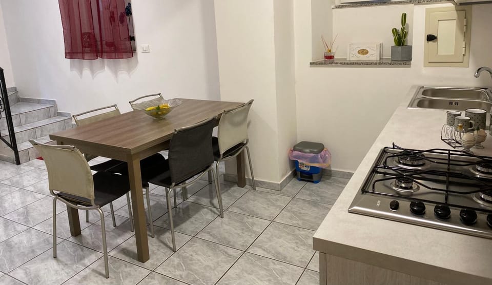 Kitchen or kitchenette, kitchen, kitchen
