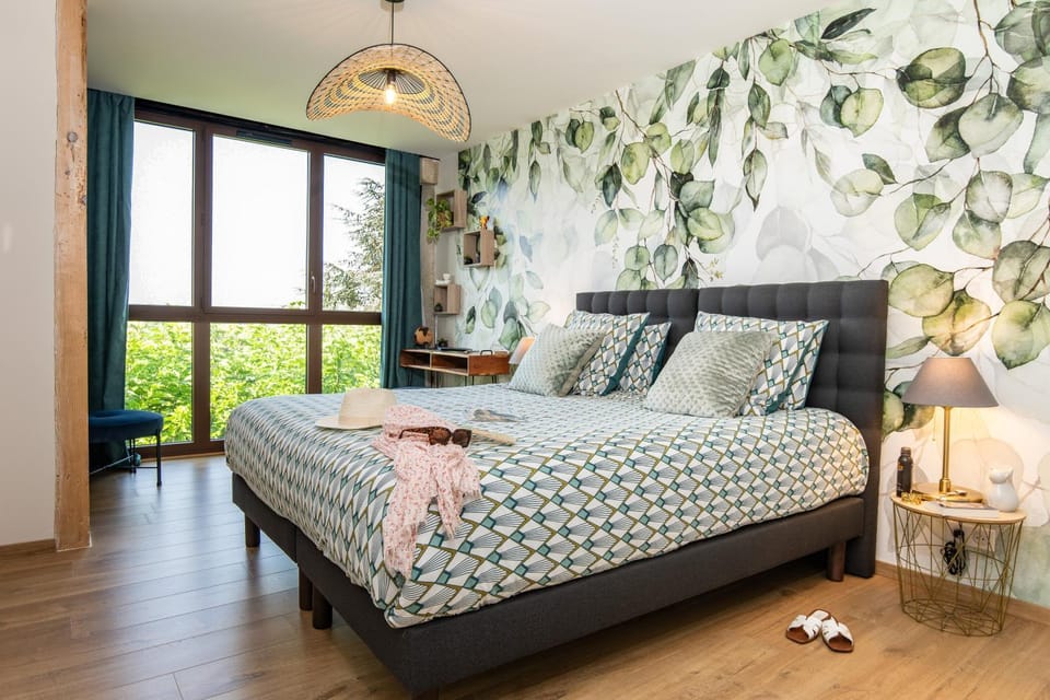 Bed, Photo of the whole room, Bedroom