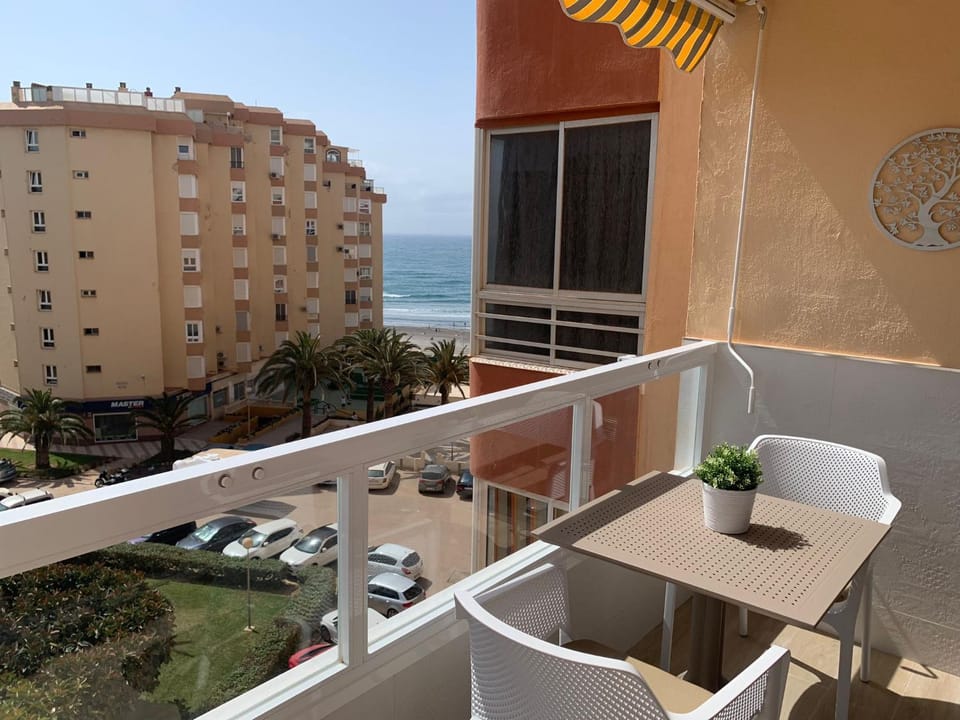 Natural landscape, View (from property/room), Balcony/Terrace, Seating area, Sea view, Parking