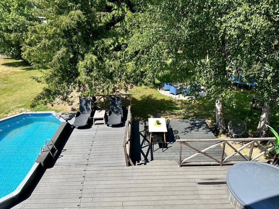Garden view, Pool view, Swimming pool, sunbed