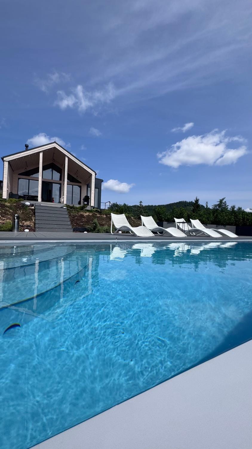 Property building, Swimming pool, sunbed