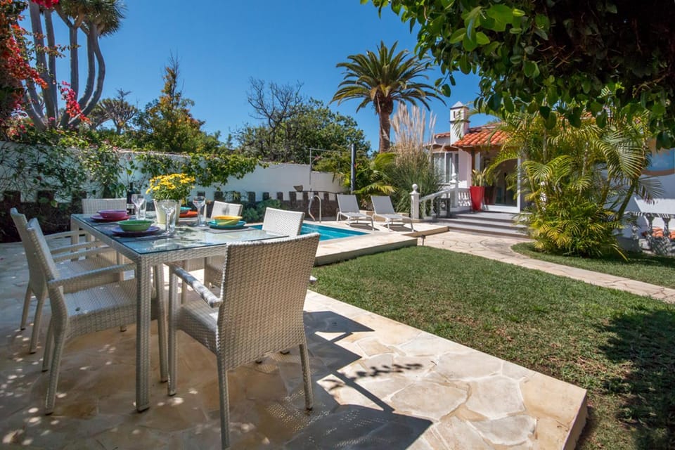 Property building, Day, Garden, Balcony/Terrace, Dining area, Garden view, Swimming pool, Inner courtyard view