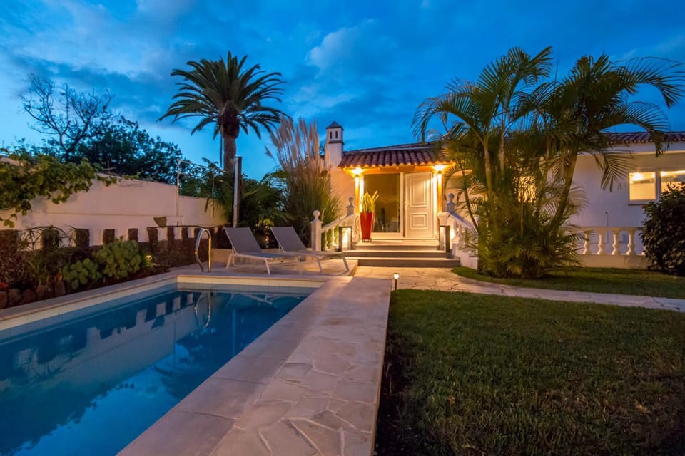 Night, Garden, Balcony/Terrace, Pool view, Swimming pool