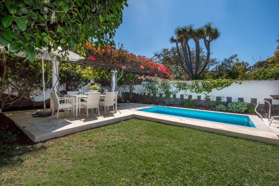 Day, Garden, Balcony/Terrace, Garden view, Pool view, Swimming pool, sunbed