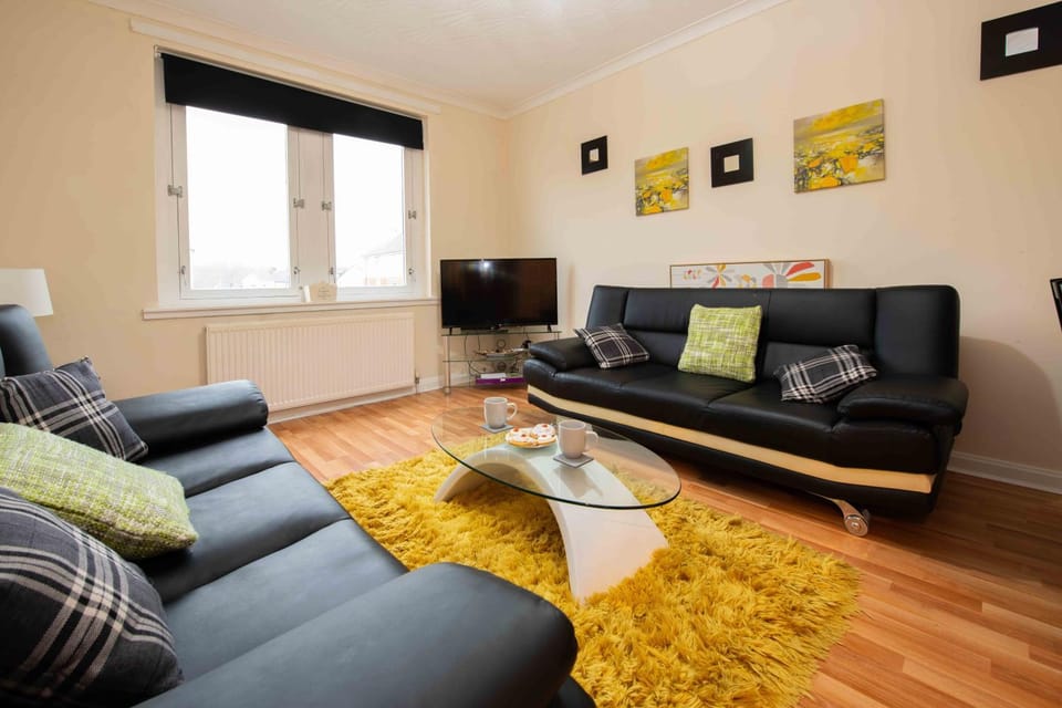 Nightclub / DJ, Living room
