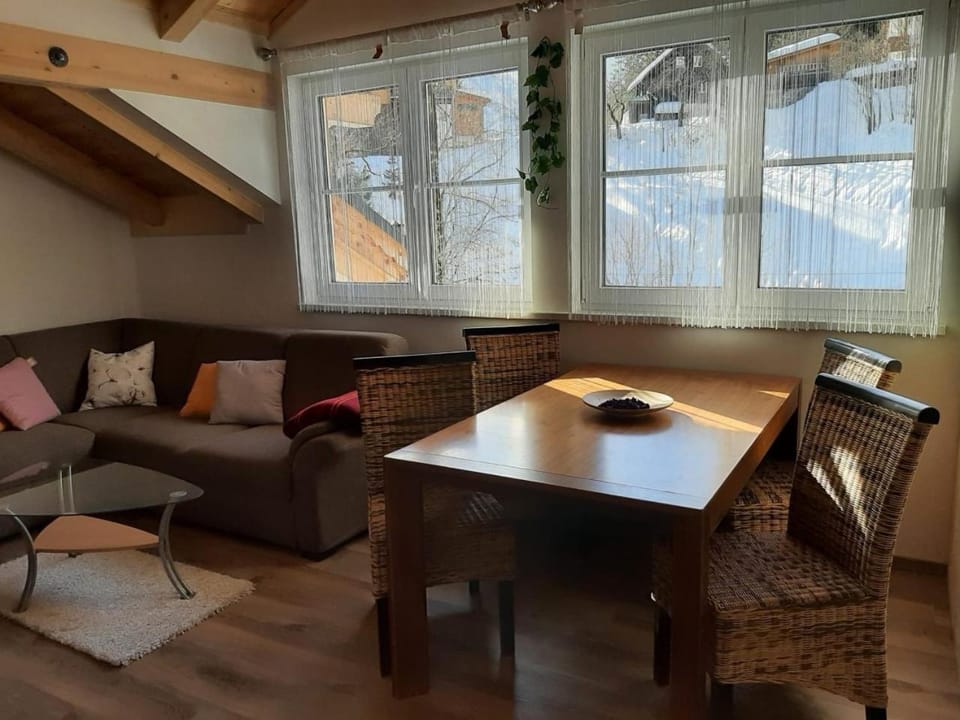 View (from property/room), Seating area, Dining area