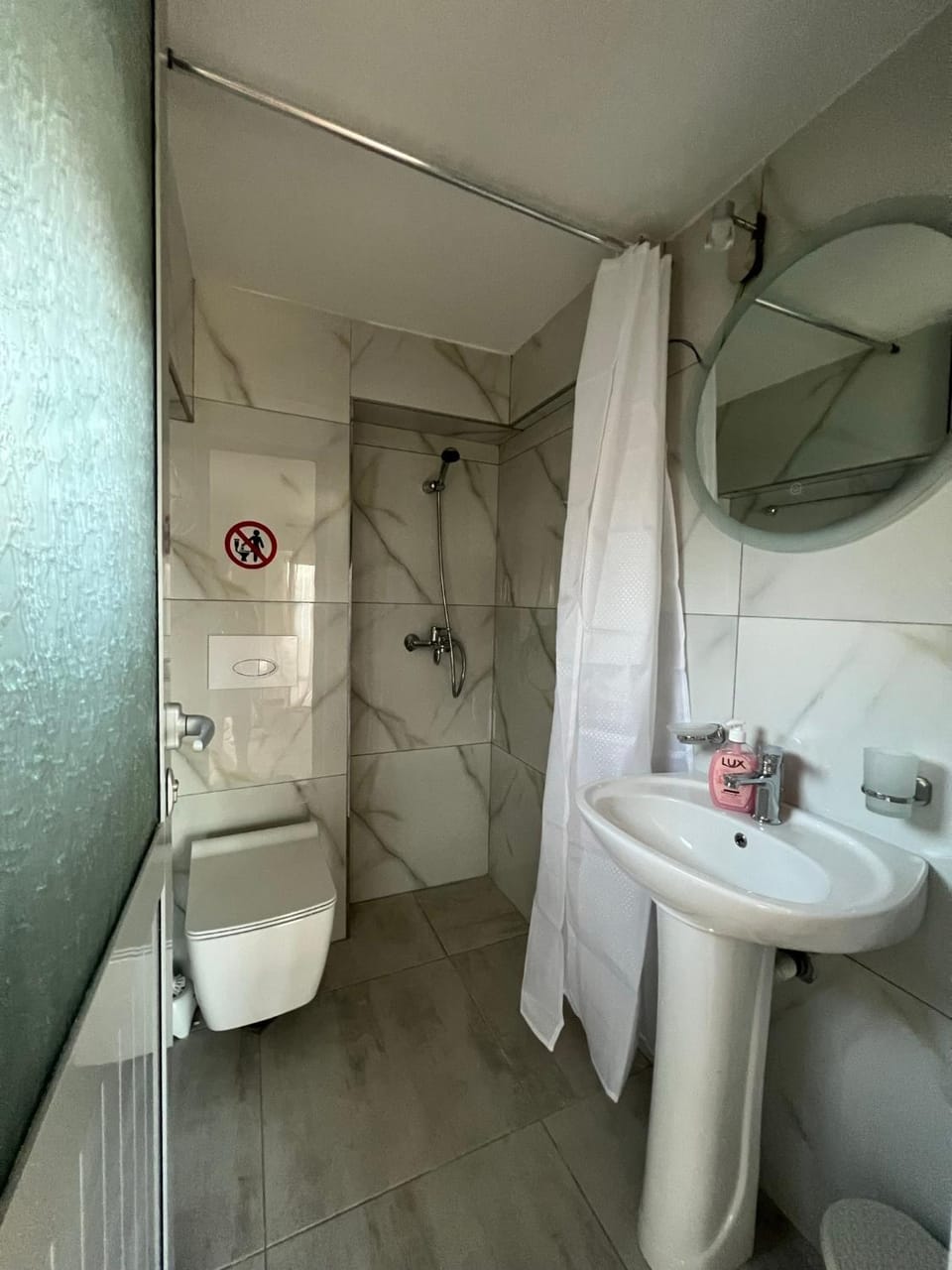 Shkreli Private Entrance Duplex Apartment , Partial Sea View, 3 min from the beach Apartment in Sarandë