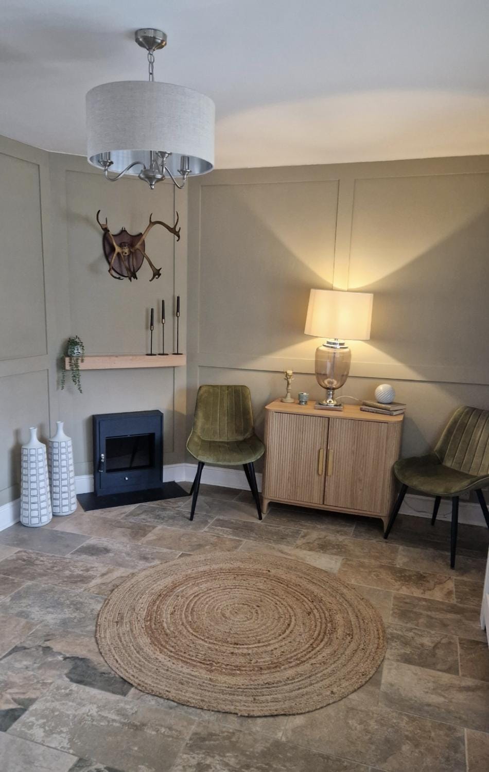 South Coast New Forest Holiday Home-4 Bed-Sleeps 8-Spacious-Parking-EV Dock-Large Garden-Playground-Great for Families-Groups-Professionals House in Ringwood