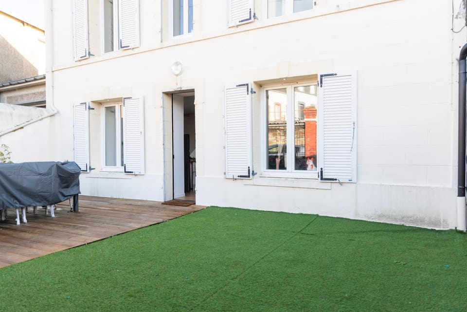 Patio, Facade/entrance