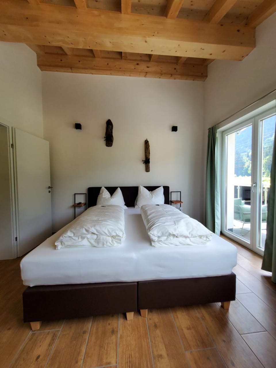 Bed, Balcony/Terrace, Photo of the whole room, Bedroom