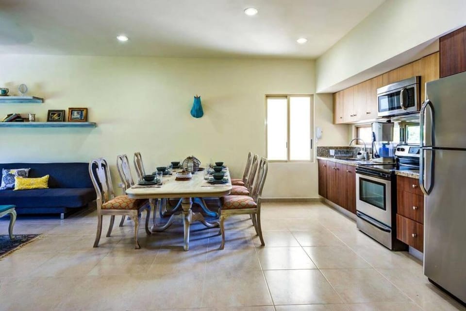 Living room, Dining area, minibar, pet friendly, stove, toaster, kitchen