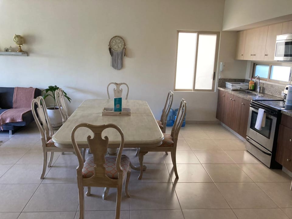 Dining area, kitchen