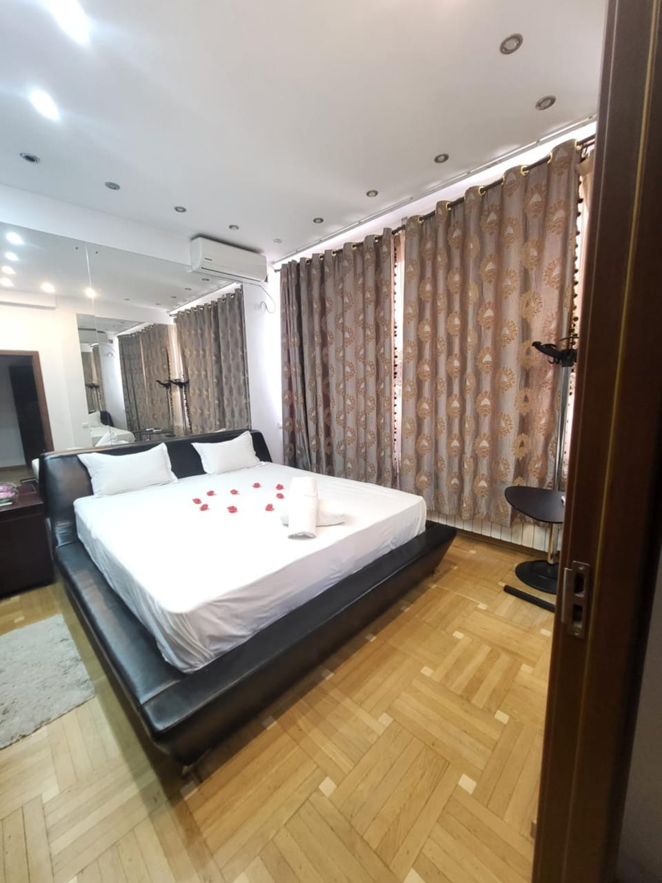 Ground Floor Mega Mall National Arena Monza Apartment in Bucharest