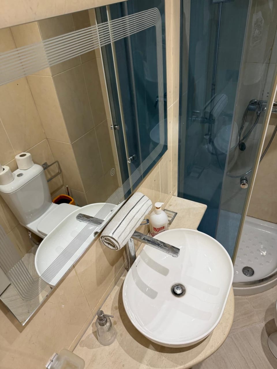 Toilet, towels