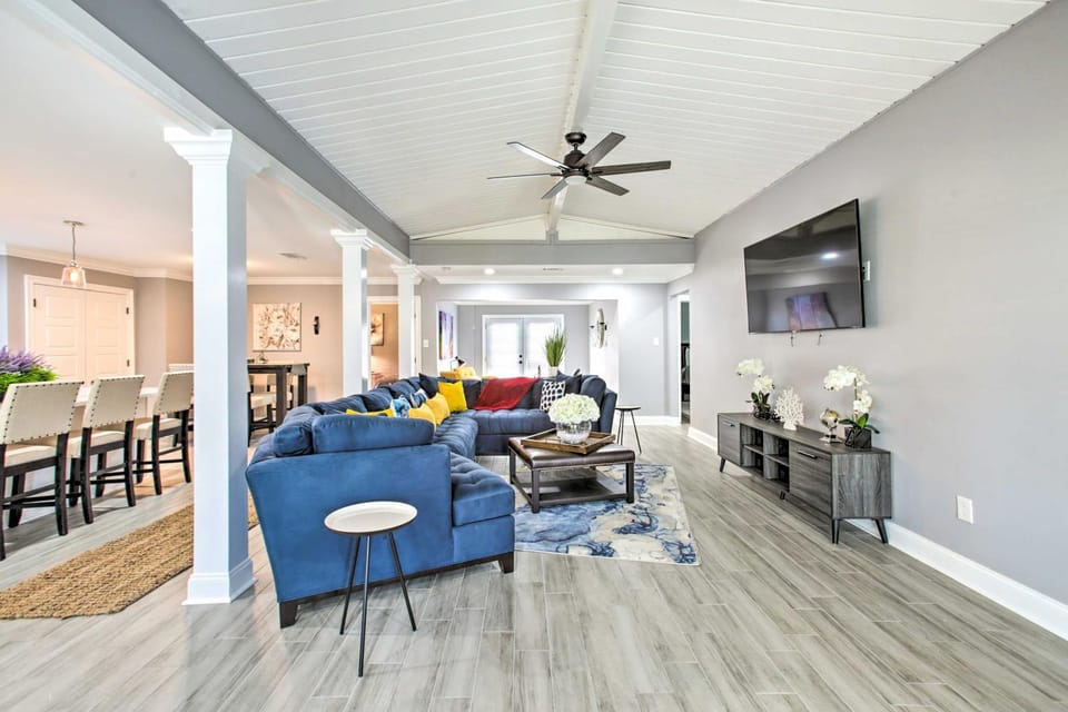 Vibrant Terrytown Home w/ Yard ~ 6 Mi to NOLA House in Terrytown