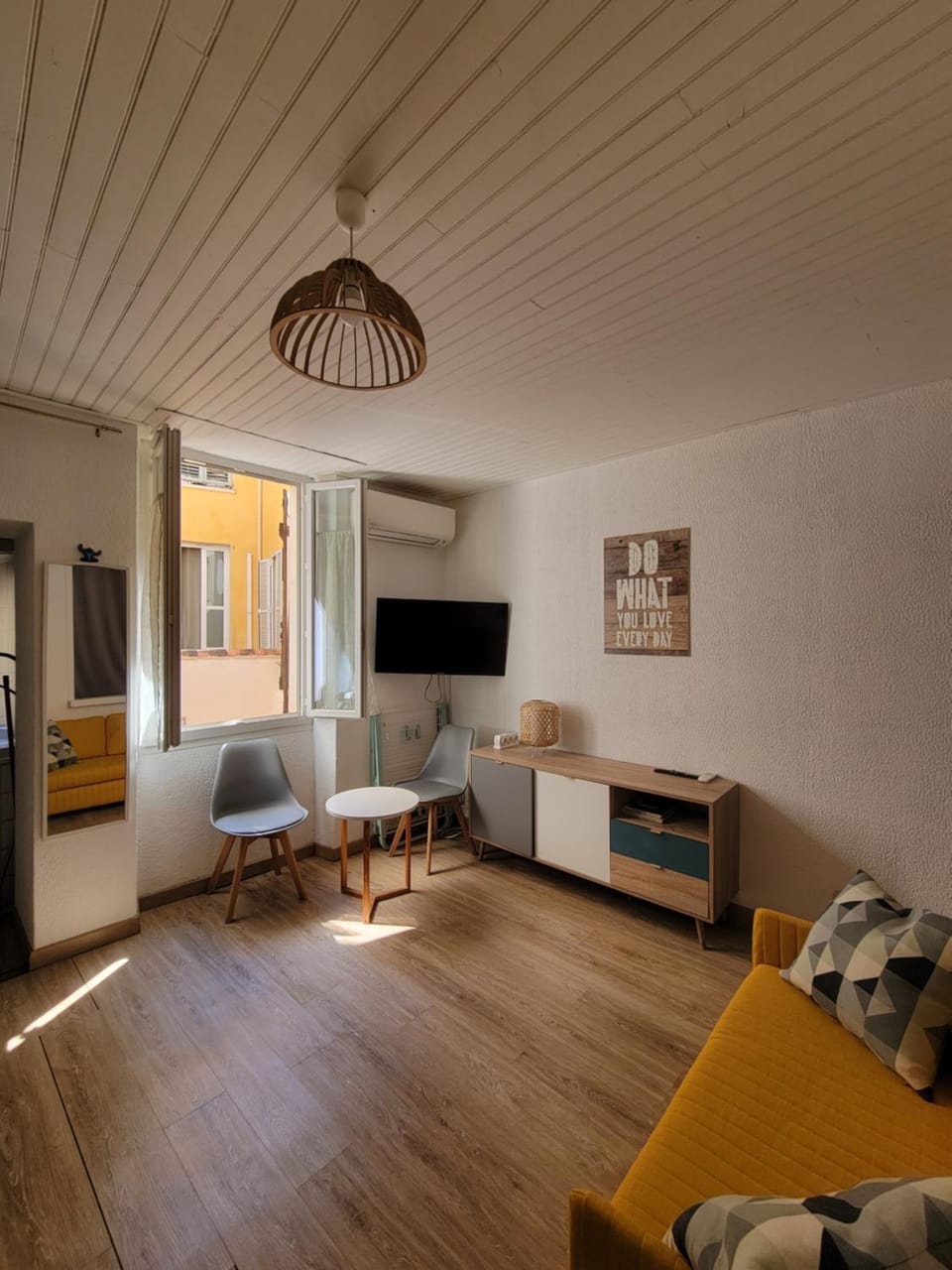 Communal lounge/ TV room, TV and multimedia, Living room, Seating area