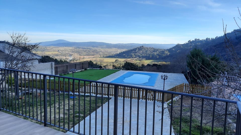 Balcony/Terrace, Mountain view