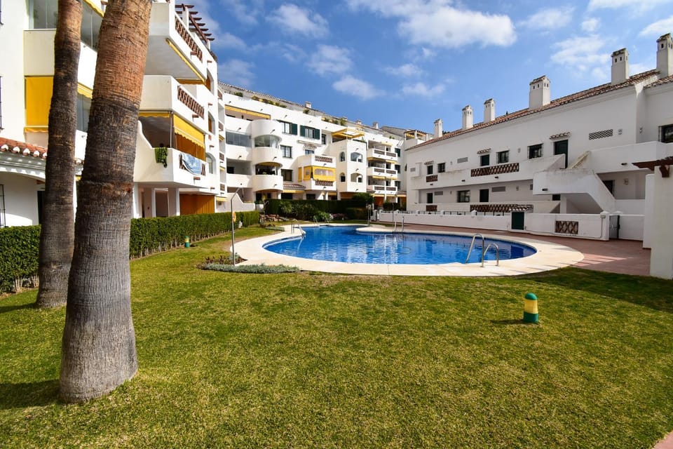 Property building, Swimming pool, Swimming pool