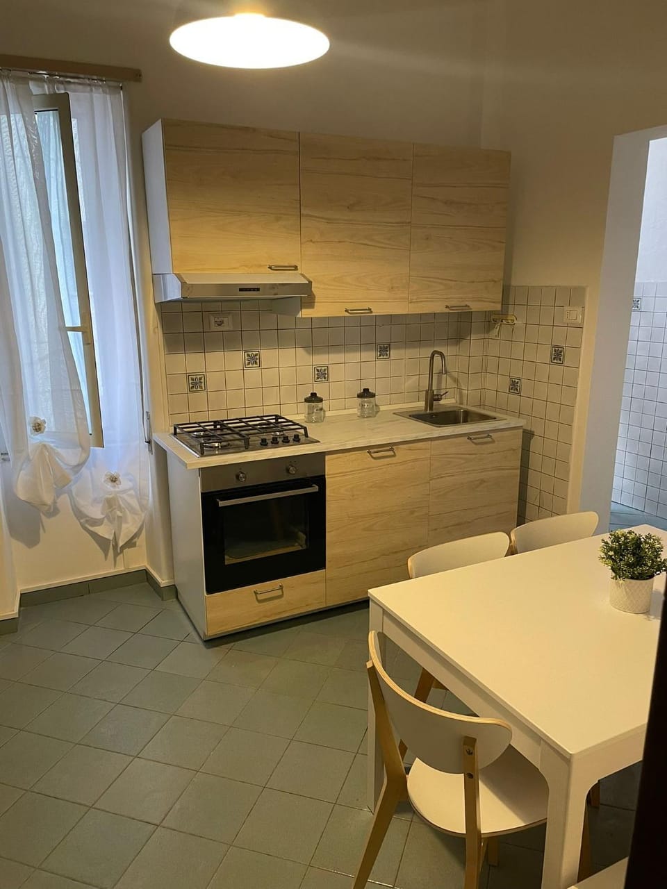 Dining area, dishwasher, pet friendly, stove