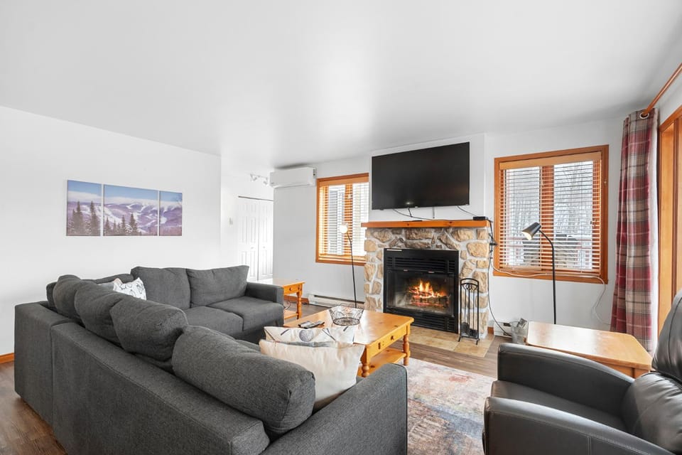 Communal lounge/ TV room, TV and multimedia, Living room, Seating area