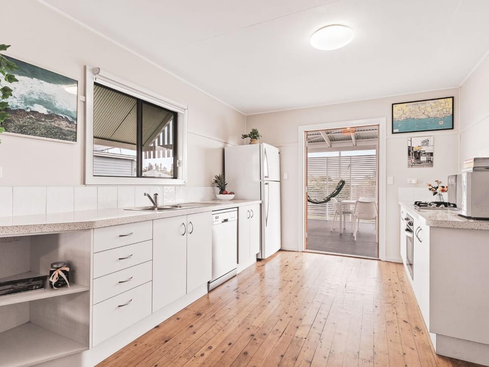 Kitchen or kitchenette, oven, stove