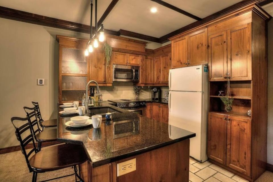 Les Manoirs Wpool & Hot Tub Near Village 110-7 House in Mont-Tremblant