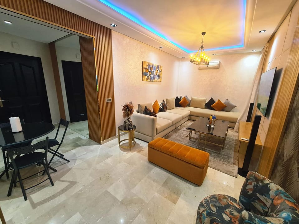 luxury apartment opposite HASSAN 2 MOSQU and FAIR international casablanca and SEA , near downtwn , INTERDIT COUPLES ARAABIC NON MARIÈ, FORBIDDEN UNMARRIED ARAABIC COUPLES , 2 room, 2 living rooms and 2 bathrooms basement car park FREE , apartment with Apartment in Casablanca