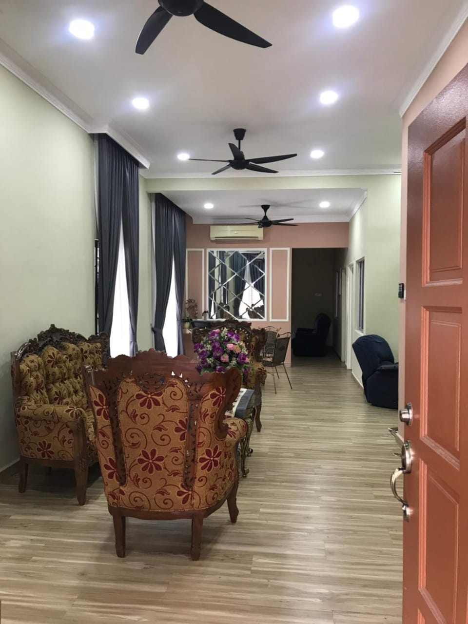 Living room, Seating area