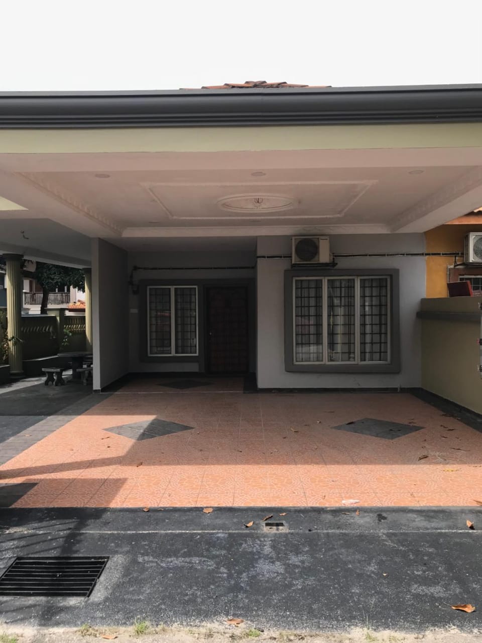 Property building, Facade/entrance, Day