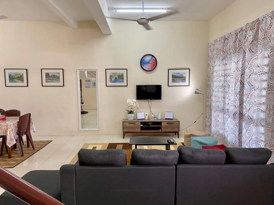 Communal lounge/ TV room, TV and multimedia, Seating area