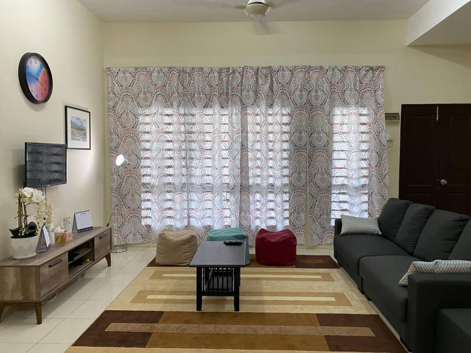 Communal lounge/ TV room, TV and multimedia, Seating area