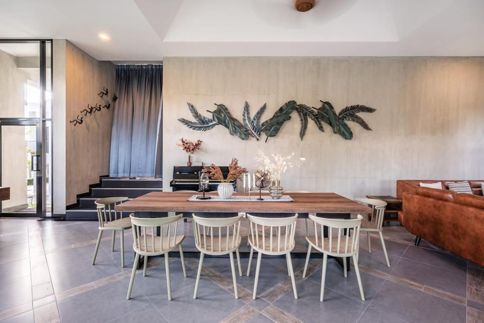 Living room, Dining area