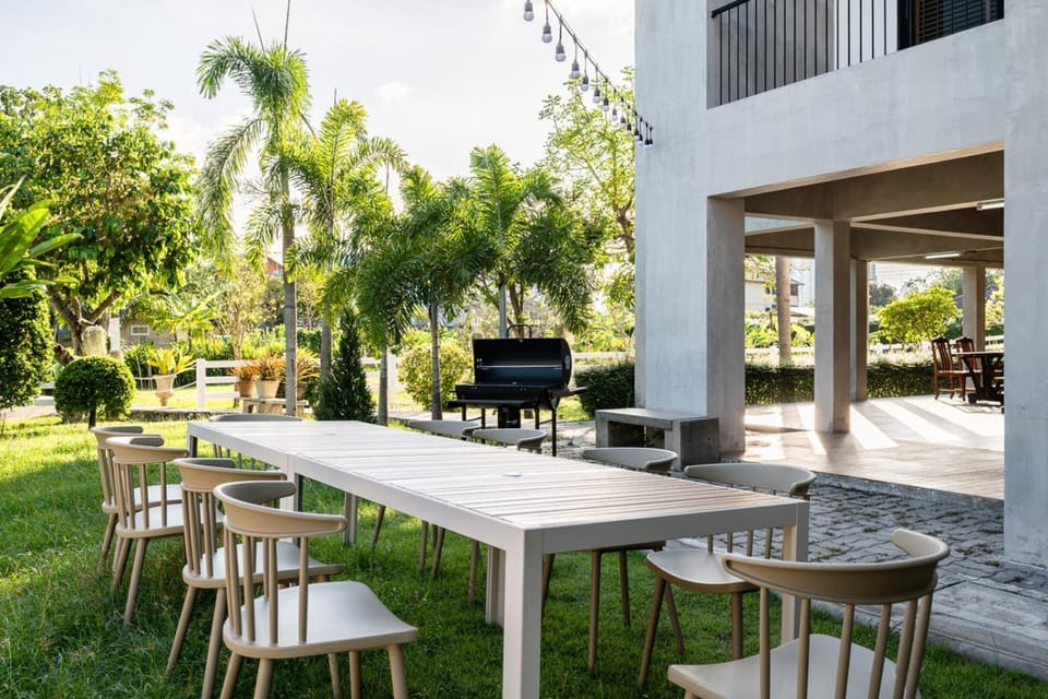 Restaurant/places to eat, Garden, Dining area
