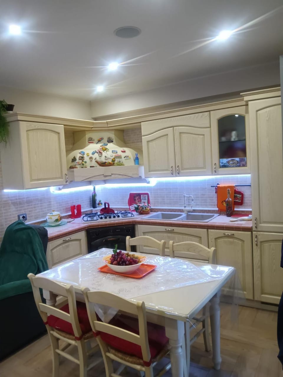 Kitchen or kitchenette, Dining area, Communal kitchen