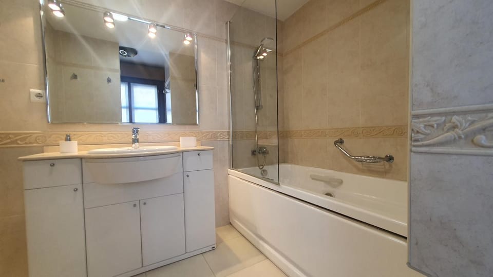 Hot Tub, Hot Tub, Bathroom