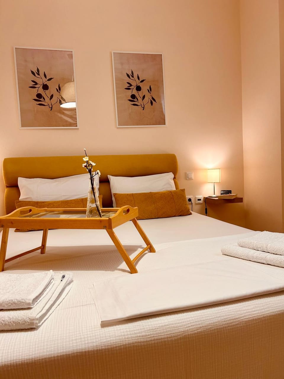 Bed, Bedroom, towels