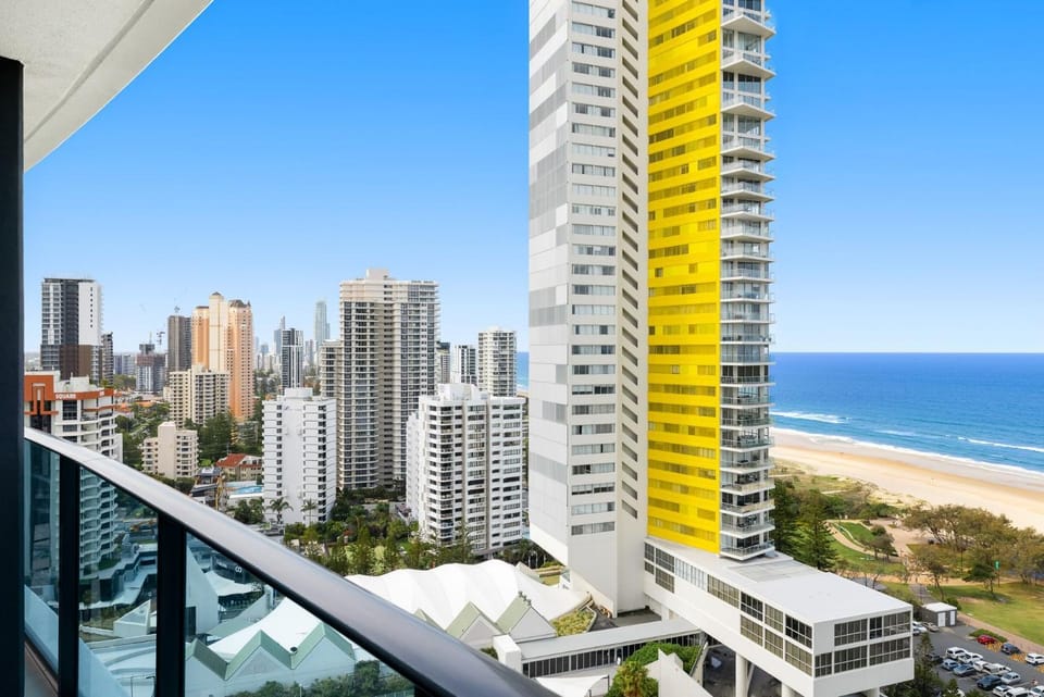 Unit 2004 Oracle Tower 1 Level 20 Apartment in Gold Coast