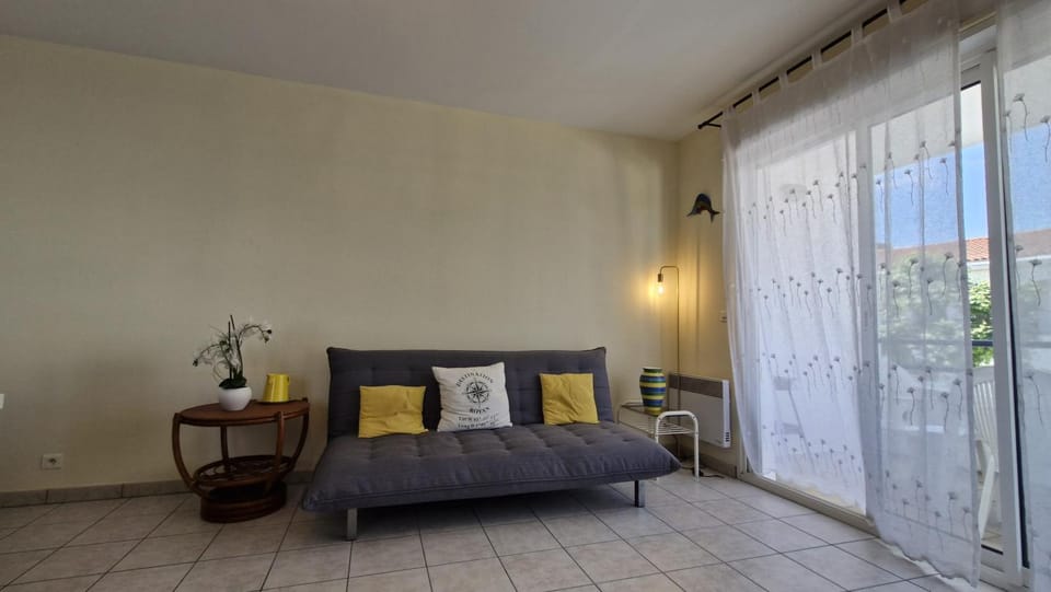View (from property/room), Living room, Seating area