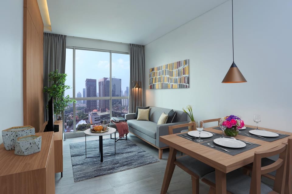 TV and multimedia, View (from property/room), Living room, Other, Seating area, Dining area, City view, Street view