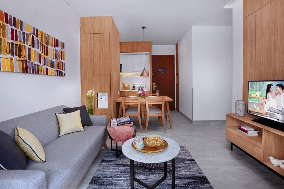 Coffee/tea facilities, Kitchen or kitchenette, Living room, Seating area, Dining area