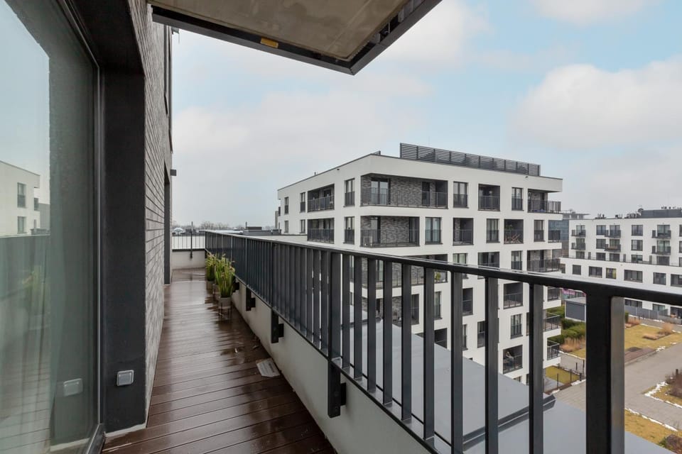 Property building, View (from property/room), Balcony/Terrace, City view, Inner courtyard view