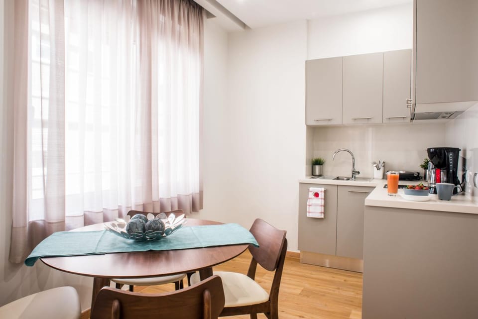 Dining area, kitchen