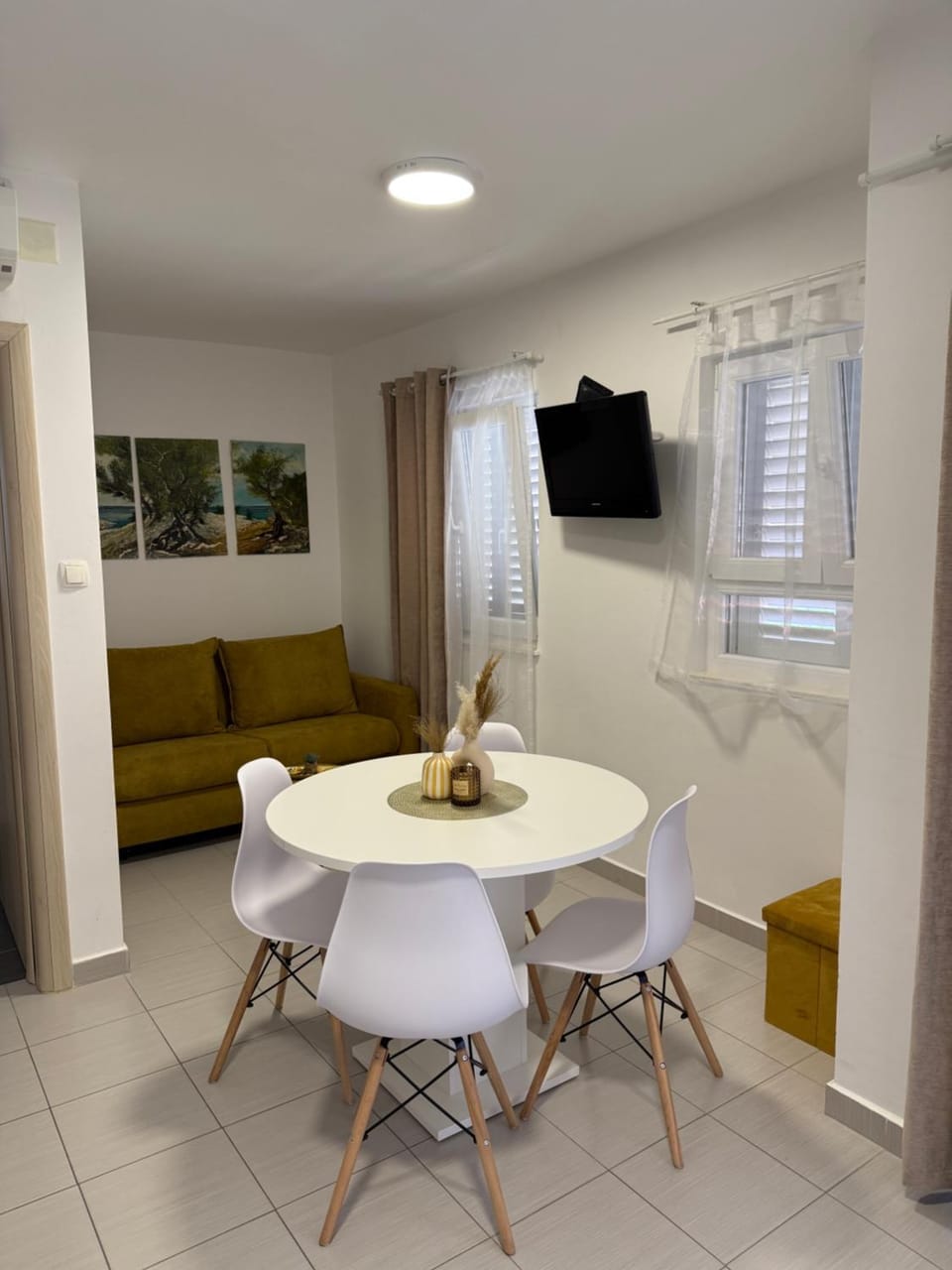 Living room, Dining area