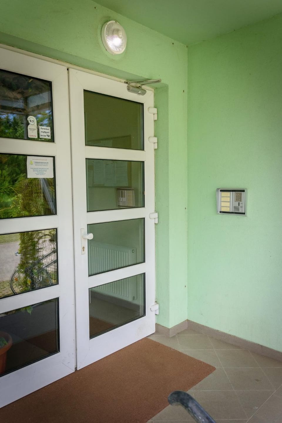 Facade/entrance