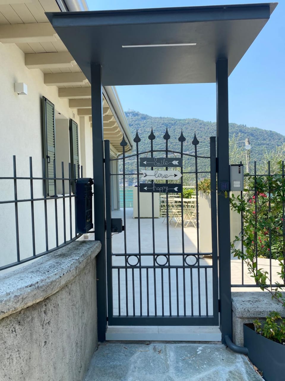 Patio, Facade/entrance, Balcony/Terrace