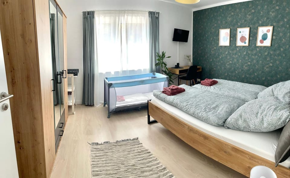 Bedroom, cot